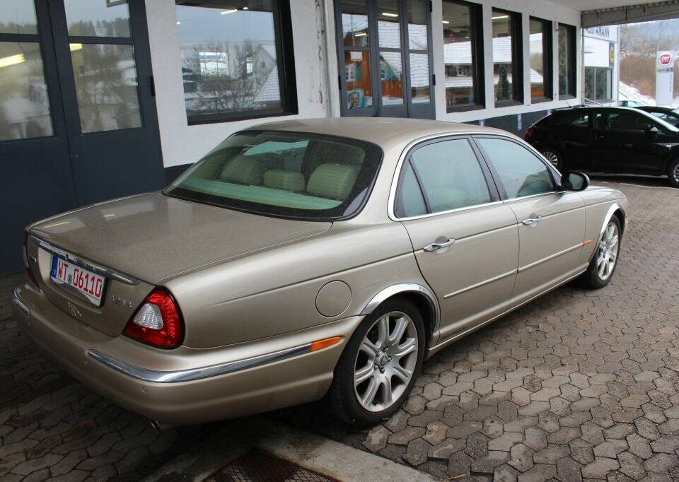 Image 5/24 de Jaguar XJ 8 4.2 (2005)