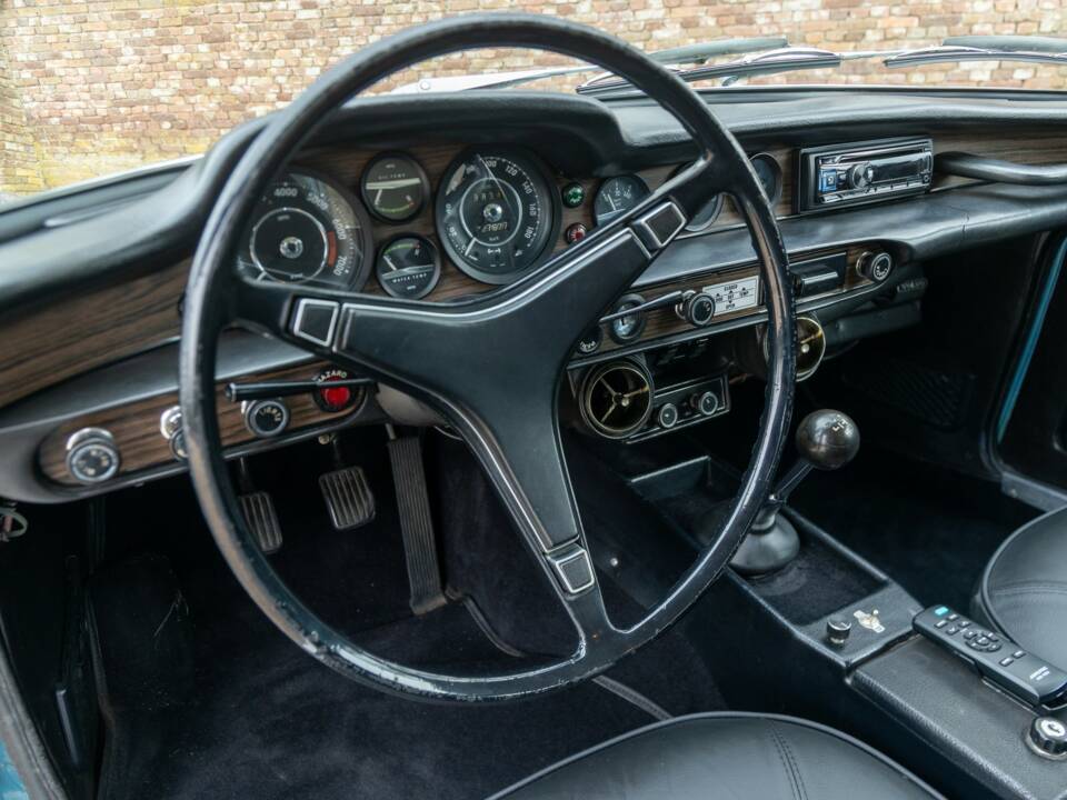 Image 13/50 of Volvo 1800 ES (1972)