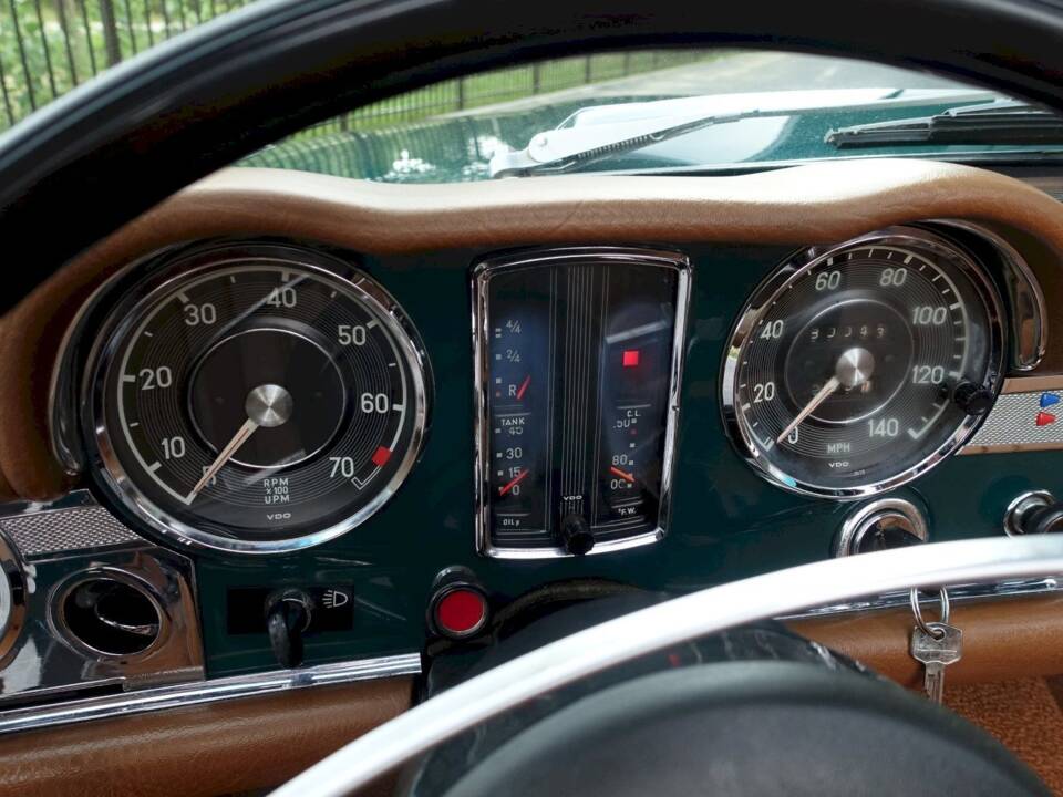 Image 13/37 of Mercedes-Benz 280 SL (1970)