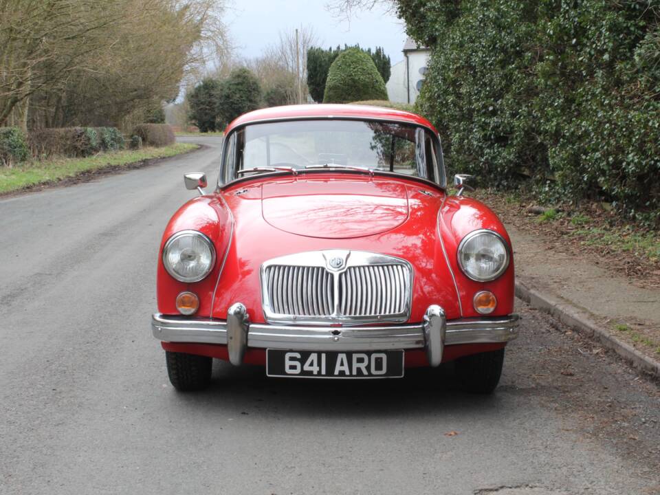 Image 2/15 of MG MGA 1600 (1957)