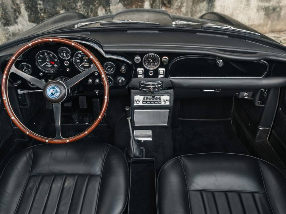 Afbeelding 36/75 van Aston Martin DB 5 Volante (1964)