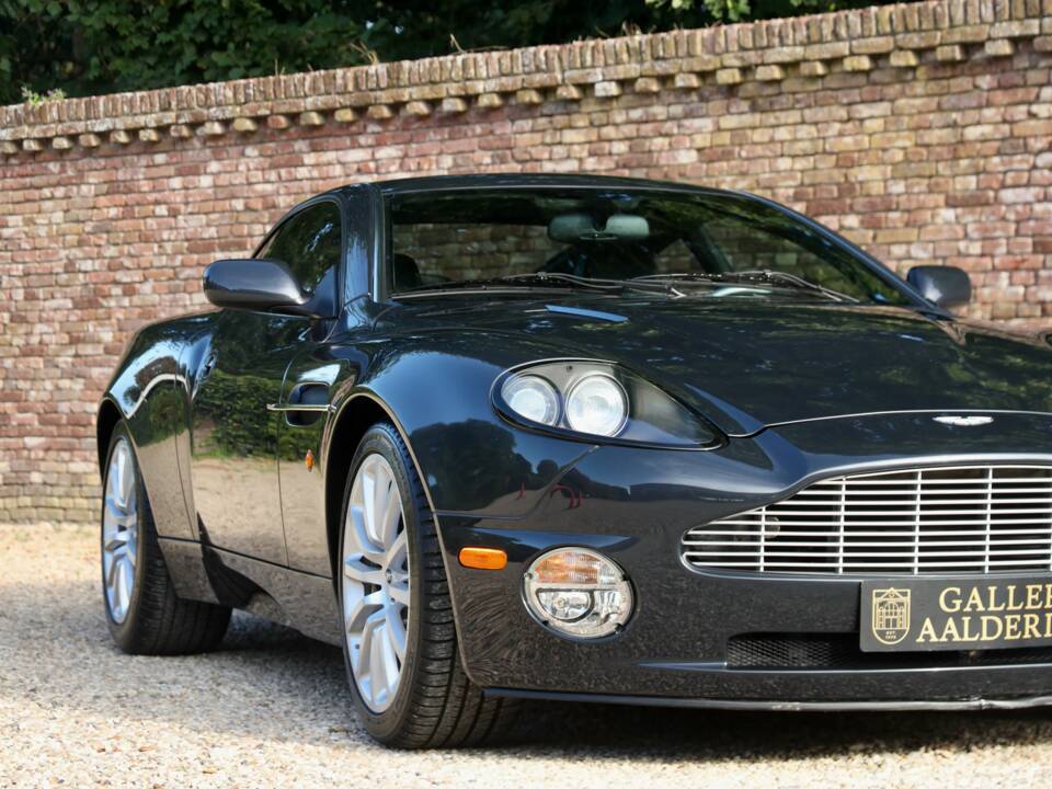 Image 19/50 of Aston Martin V12 Vanquish (2003)