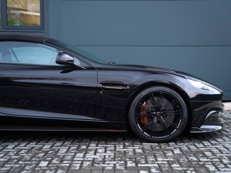 Image 24/50 of Aston Martin Vanquish S Volante (2018)