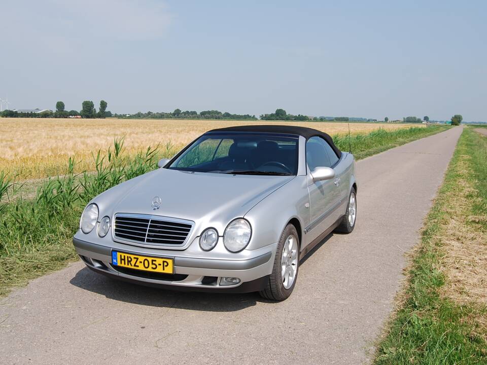 Image 46/46 of Mercedes-Benz CLK 200 (1999)
