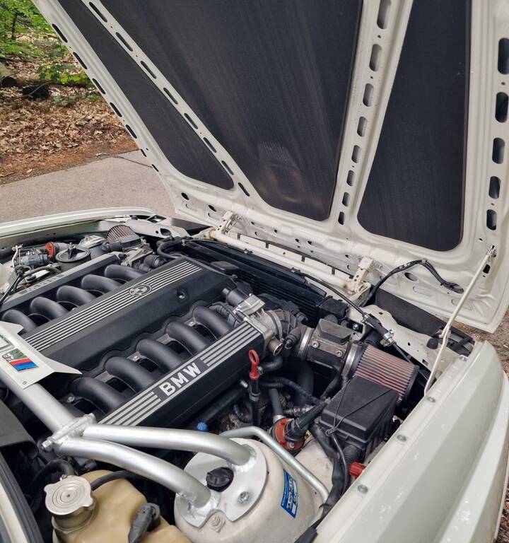 Image 13/70 of BMW M3 (1990)