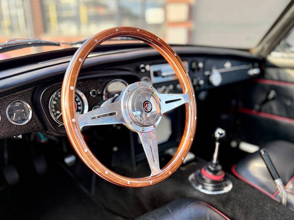 Bild 6/21 von MG MGC GT (1968)