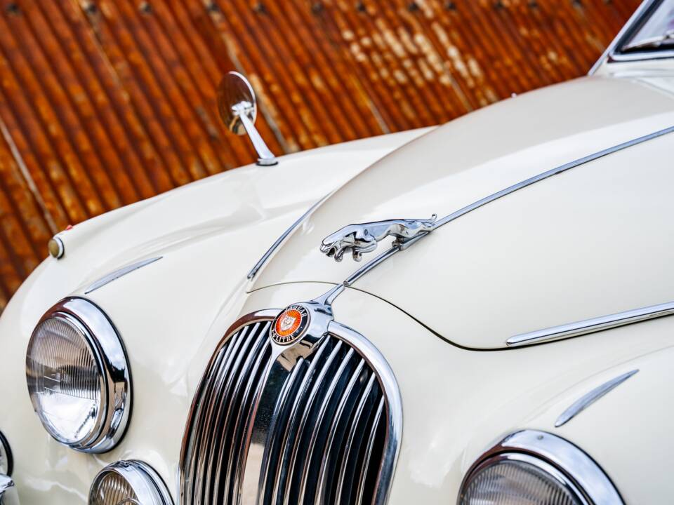 Bild 32/51 von Jaguar 240 (1968)