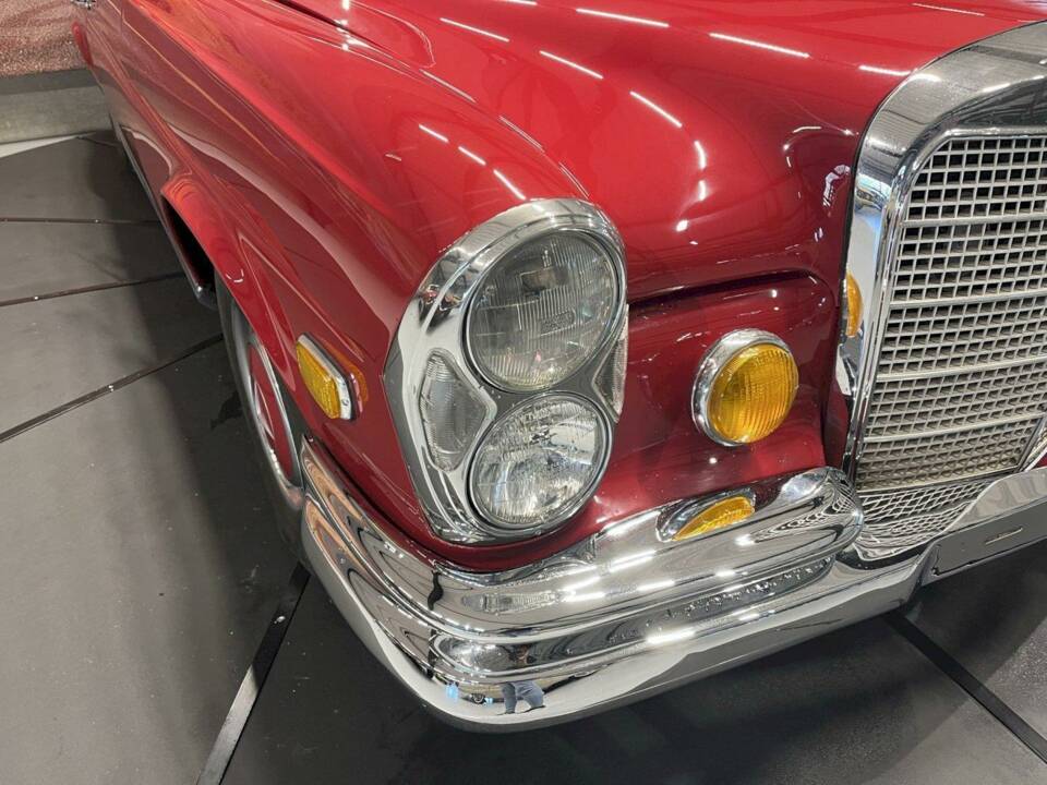 Image 20/36 of Mercedes-Benz 280 SE (1969)