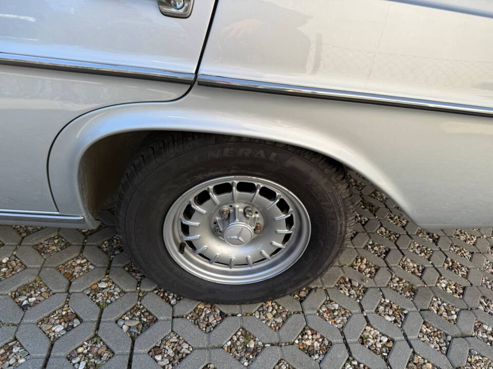 Immagine 9/27 di Mercedes-Benz 280 SE (1971)
