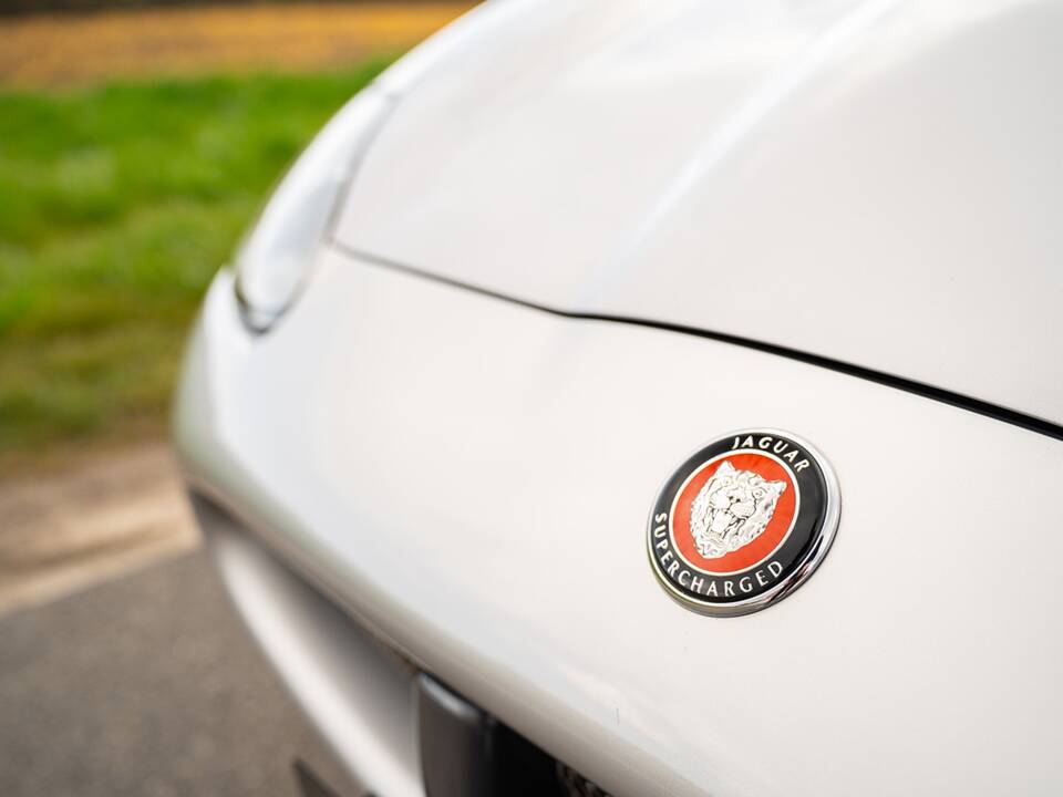 Bild 10/37 von Jaguar XKR (2001)