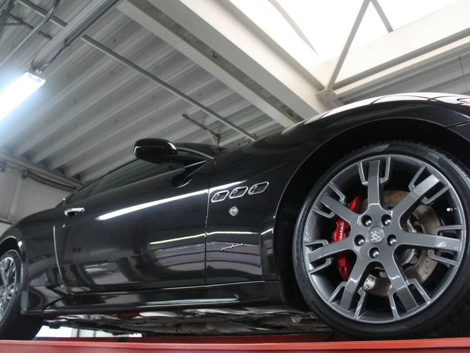 Imagen 17/50 de Maserati GranTurismo S (2010)