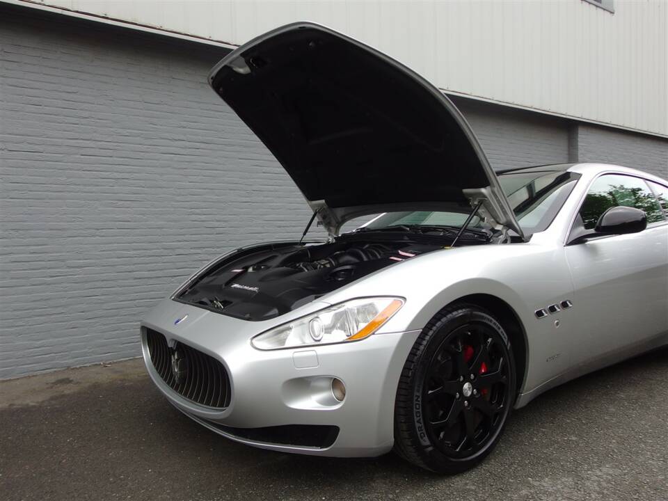 Image 86/98 of Maserati GranTurismo 4.2 (2009)