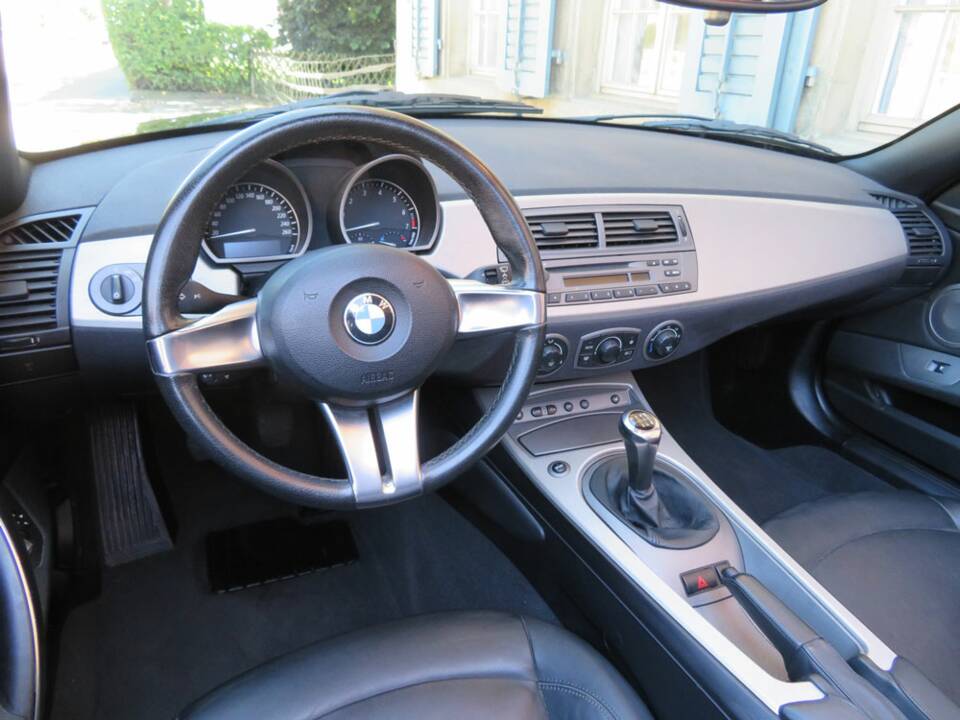 Bild 12/18 von BMW Z4 3.0i (2004)