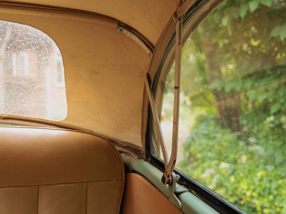 Image 14/29 of Morris Minor 1000 Tourer (1962)