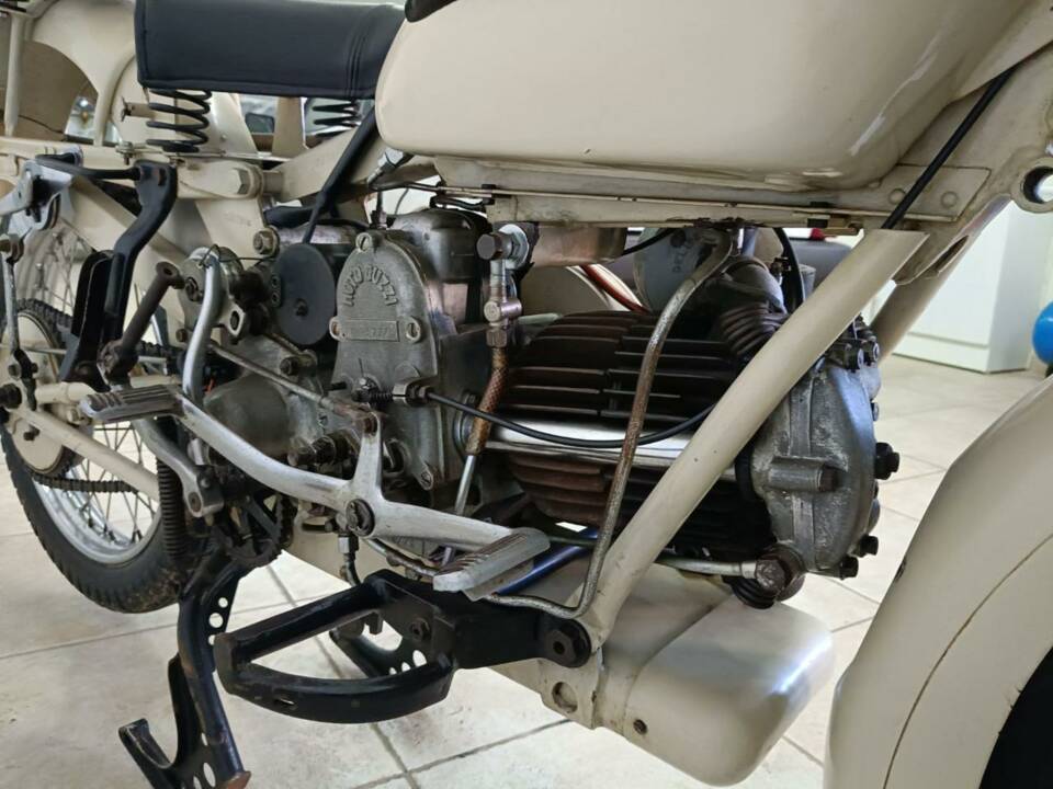 Image 12/36 of Moto Guzzi DUMMY (1976)
