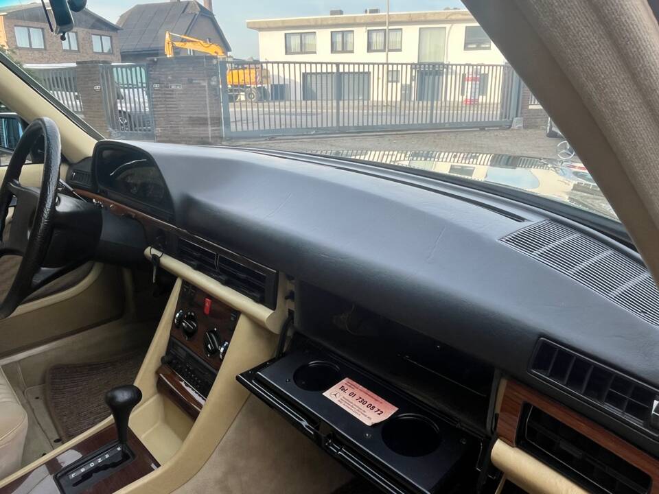 Bild 19/24 von Mercedes-Benz 280 SE (1982)