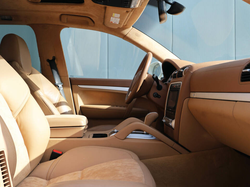 Bild 36/49 von Porsche Cayenne GTS (2009)