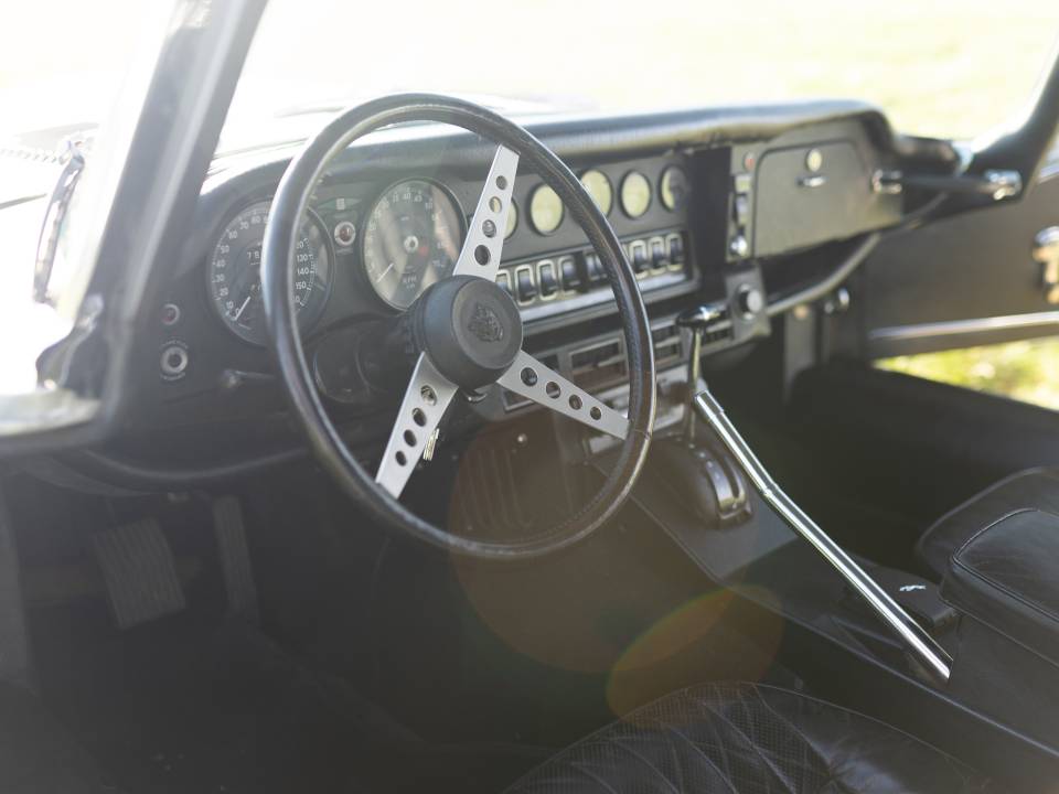 Afbeelding 13/19 van Jaguar E-Type V12 (2+2) (1972)
