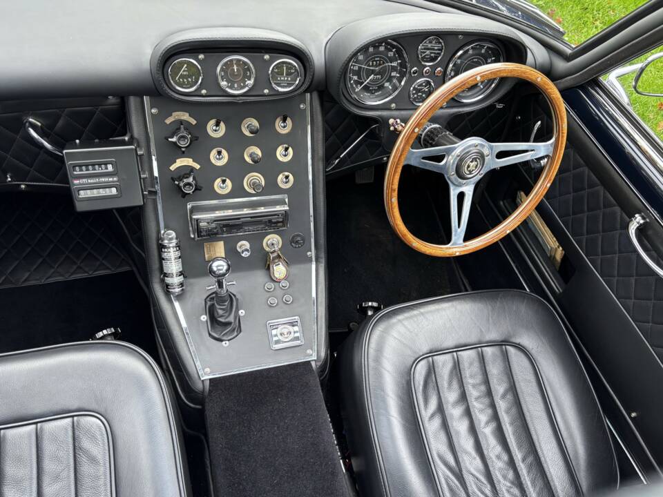 Image 10/28 of Gordon-Keeble GT (1965)