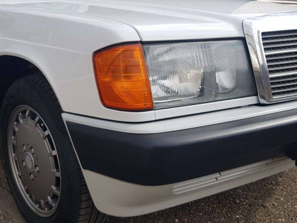 Afbeelding 8/23 van Mercedes-Benz 190 (1988)