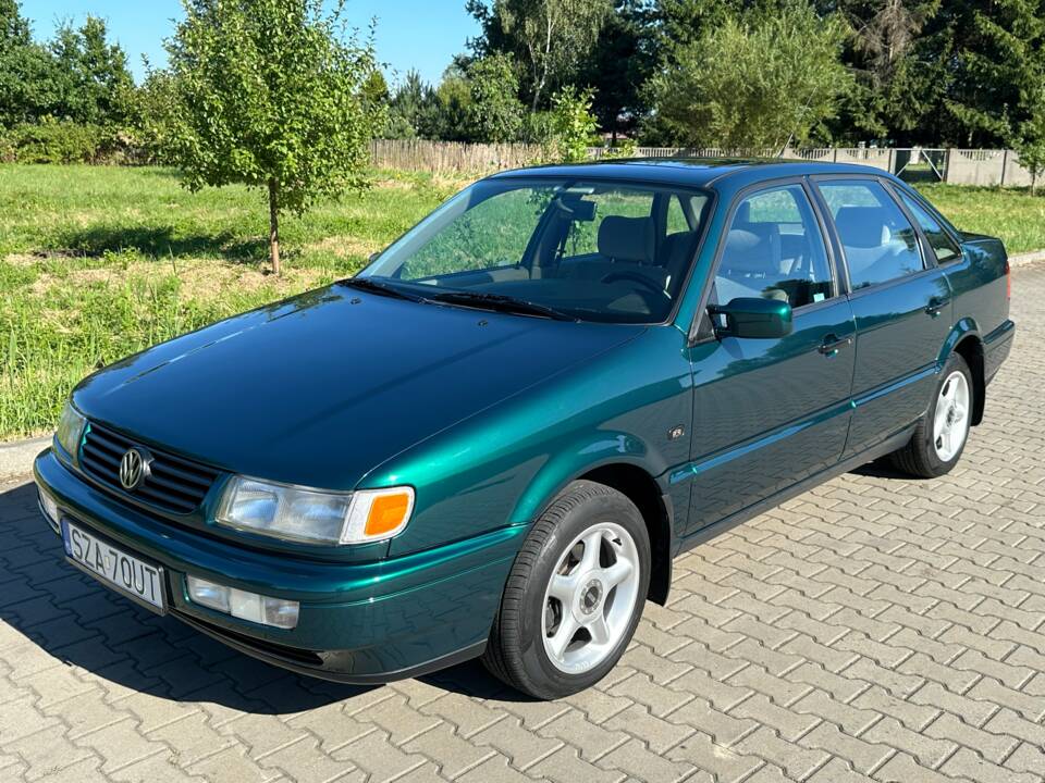 Bild 2/40 von Volkswagen Passat 2.0 (1995)
