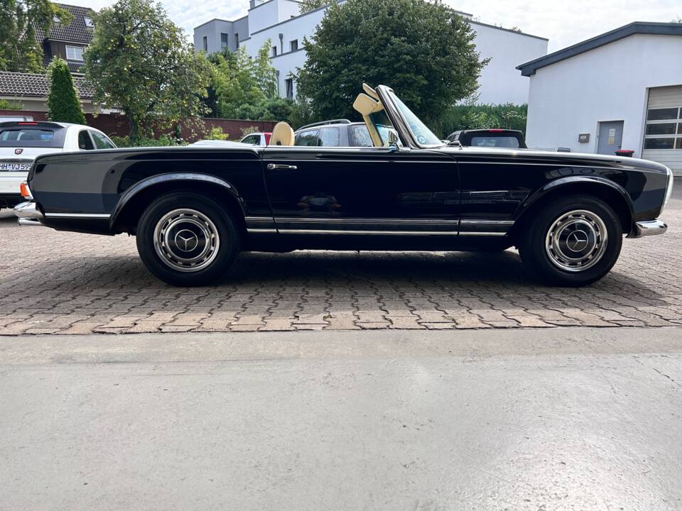 Image 15/34 of Mercedes-Benz 280 SL (1969)