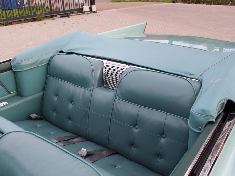 Image 18/29 of Cadillac 62 Convertible (1963)