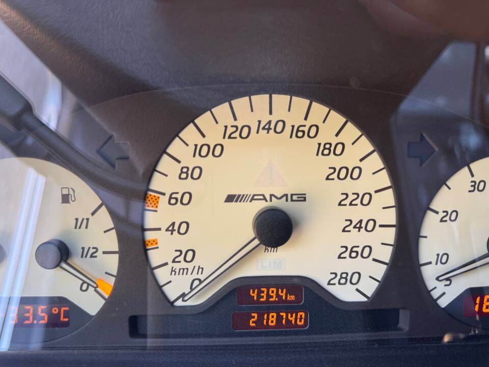 Image 35/36 of Mercedes-Benz C 43 AMG T (1998)