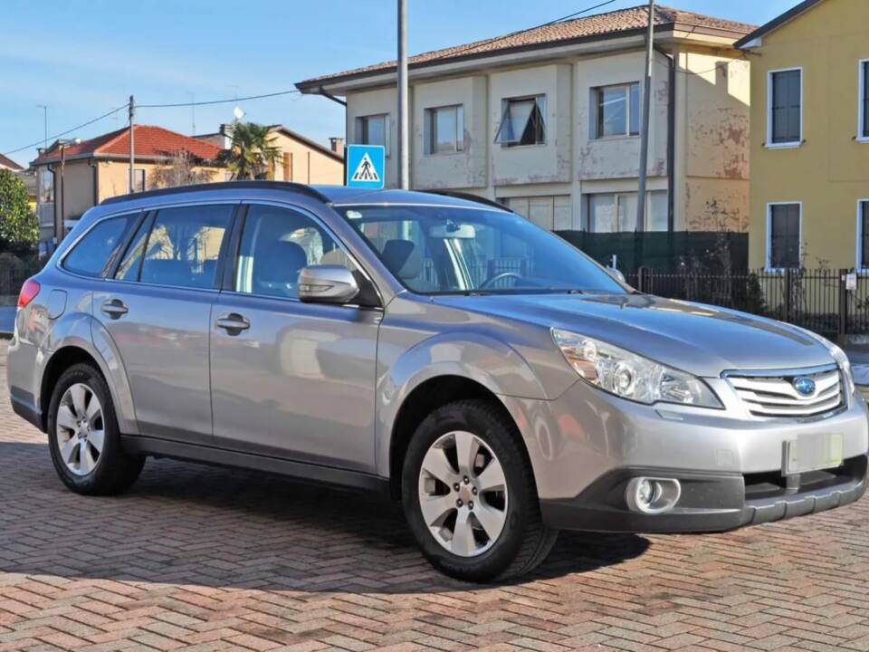 Bild 4/11 von Subaru Outback 2.5i (2010)