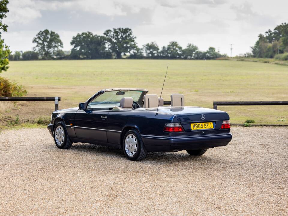 Bild 18/46 von Mercedes-Benz E 320 (1994)