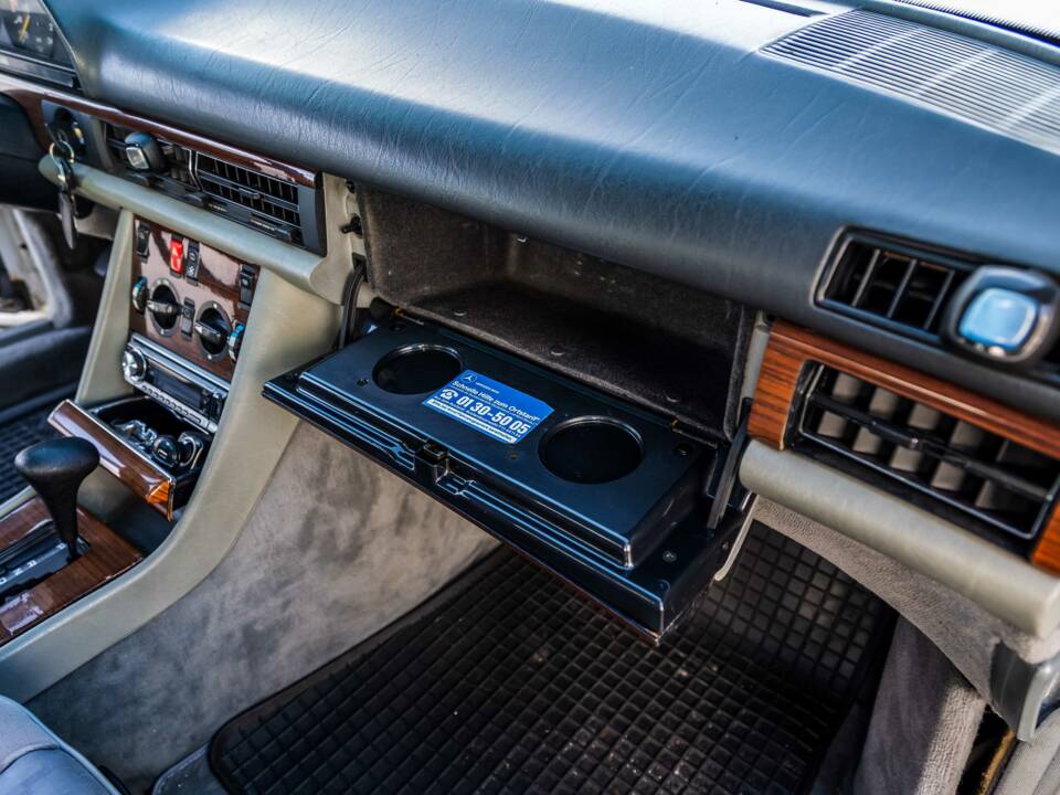 Image 115/175 of Mercedes-Benz 420 SE (1986)