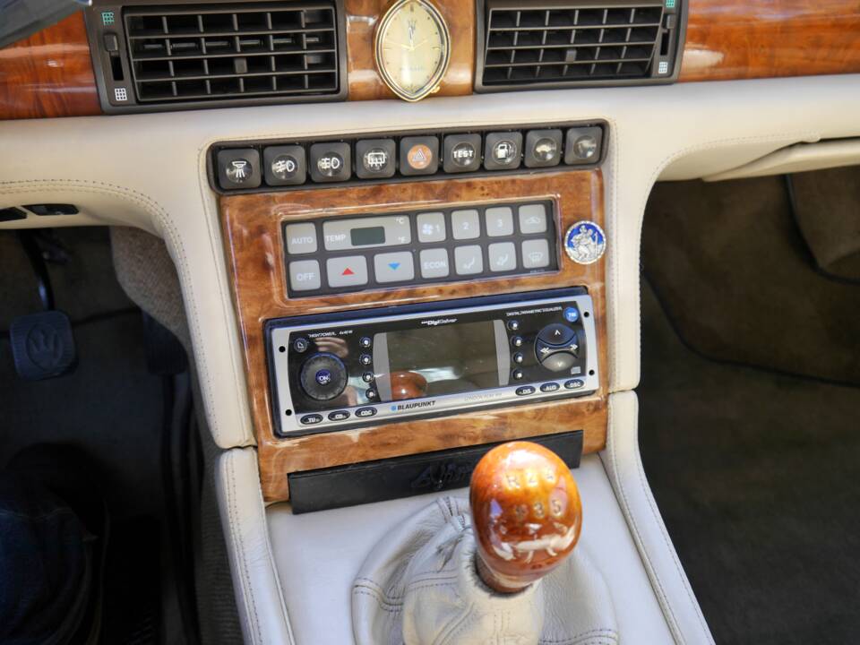 Bild 42/54 von Maserati 228i (1988)