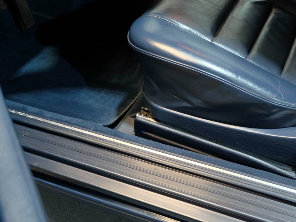 Image 15/29 of Mercedes-Benz 500 SEC (1985)