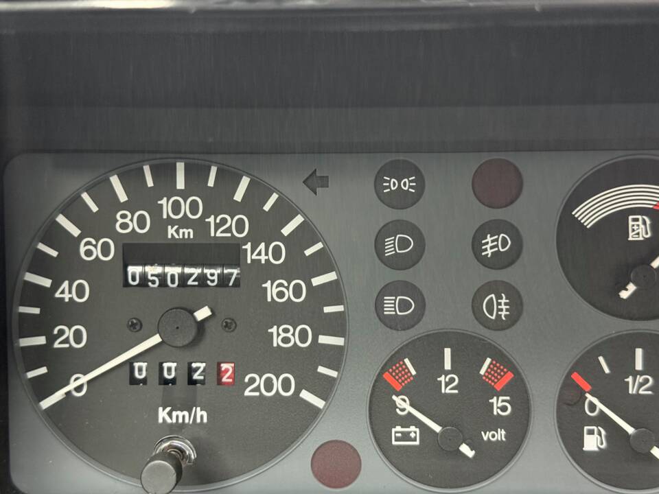 Image 20/30 of Lancia Delta 1.5 LX (1991)