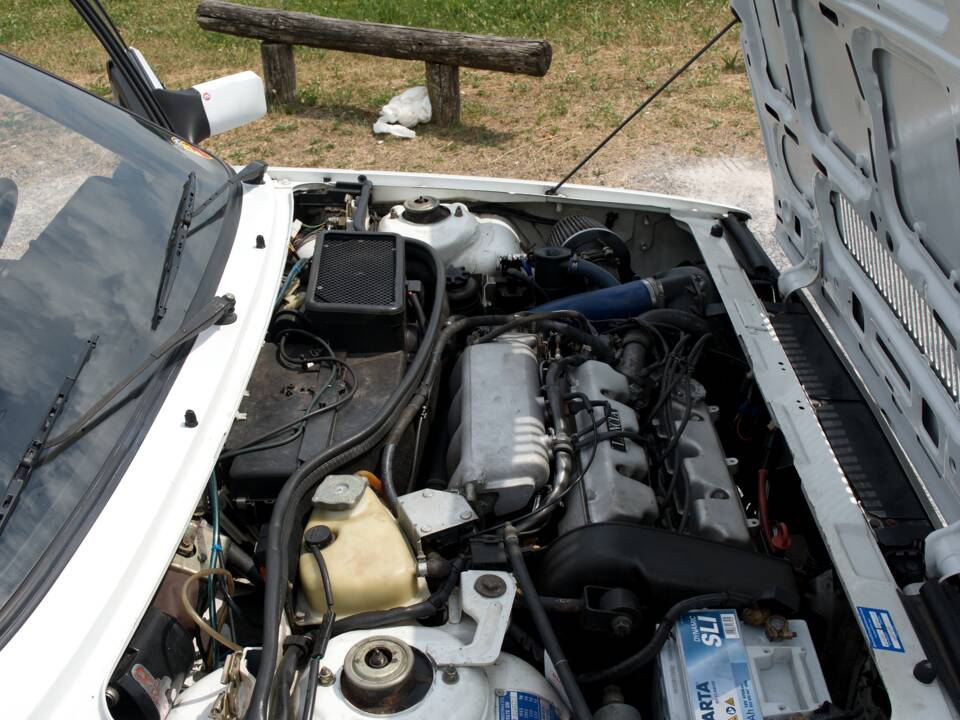Image 26/47 of Lancia Delta HF Integrale (1988)