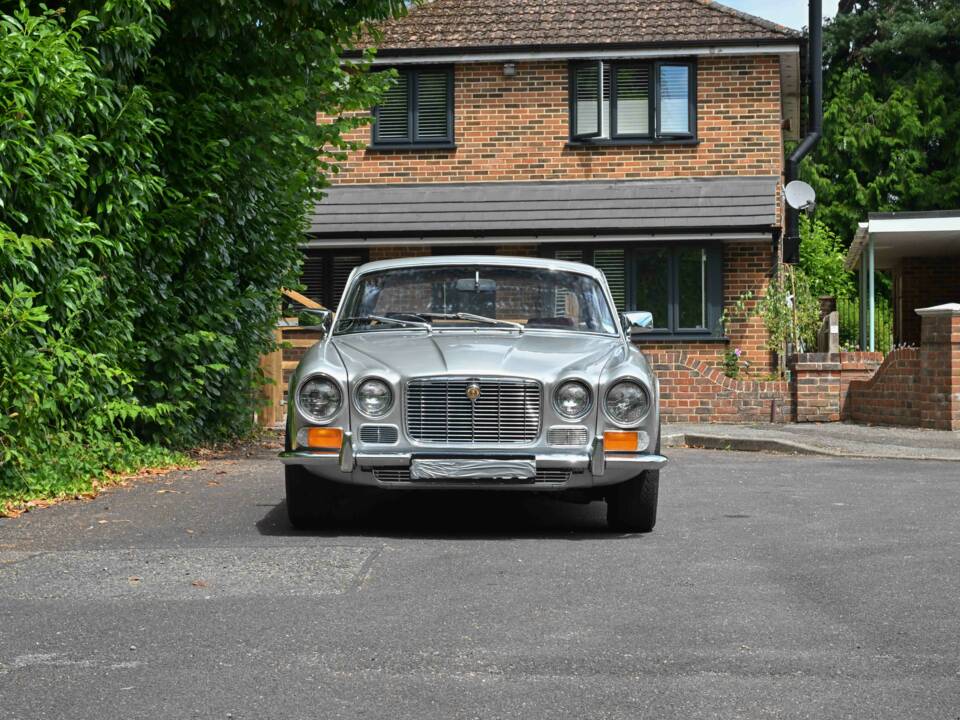 Image 10/50 of Jaguar XJ 6 4.2 (1971)