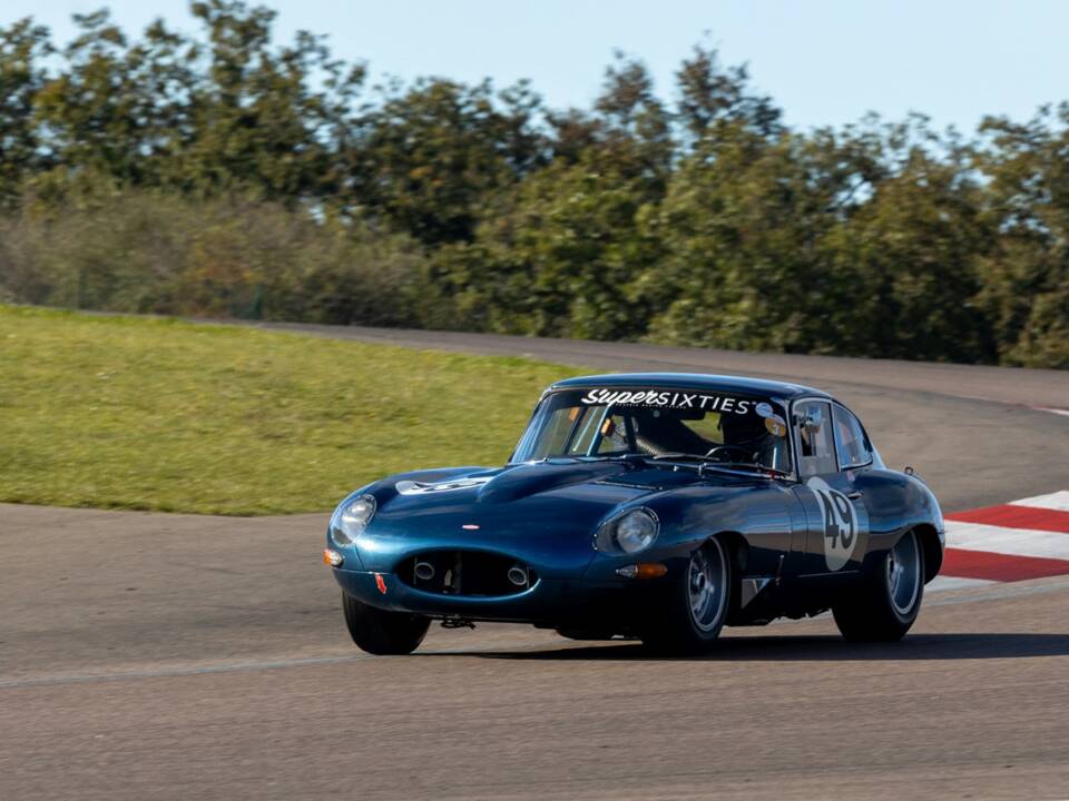 Afbeelding 18/20 van Jaguar E-Type "Semi-Lightweight" (1963)