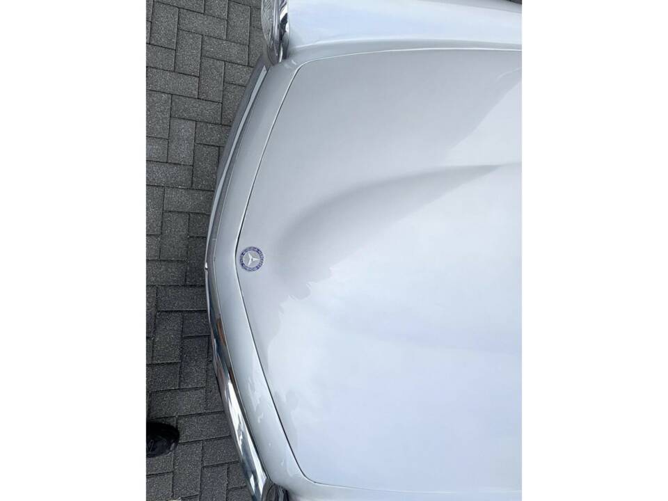 Image 23/50 of Mercedes-Benz 230 SL (1966)