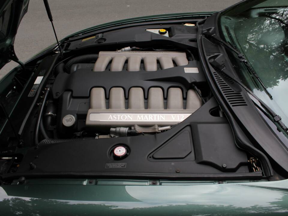 Image 15/17 of Aston Martin DB 7 Zagato (2004)