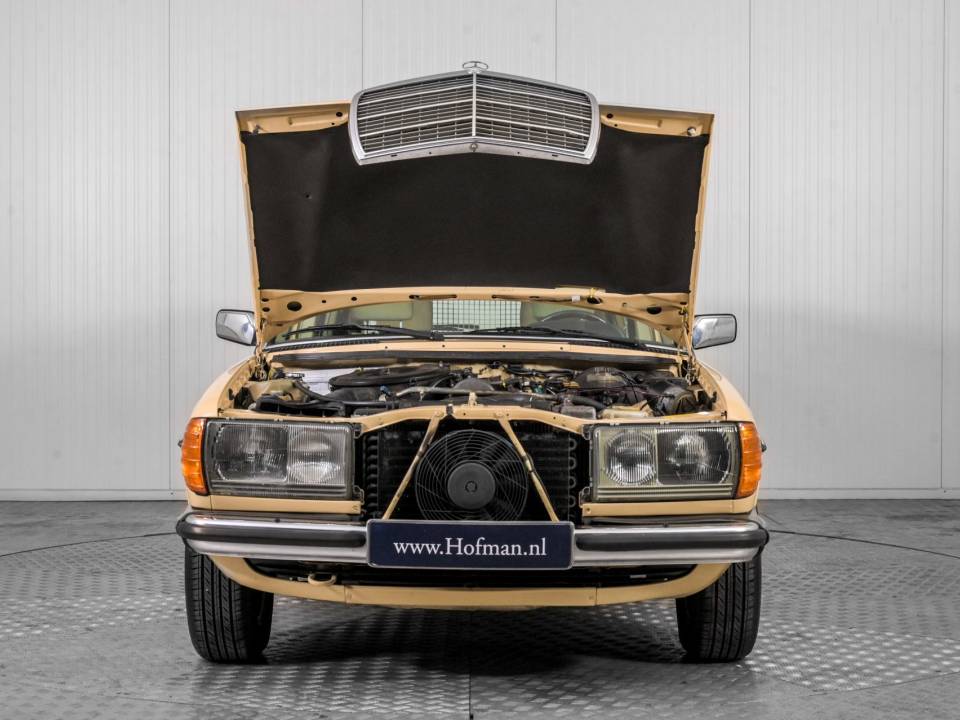 Image 45/50 de Mercedes-Benz 300 TD Turbodiesel (1980)