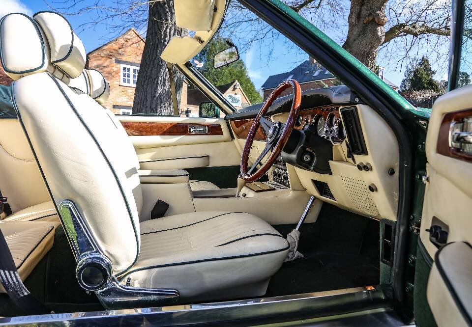 Image 18/30 of Aston Martin V8 EFi Volante (1989)