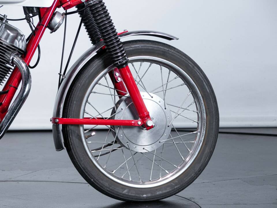 Image 38/50 of Moto Guzzi DUMMY (1971)