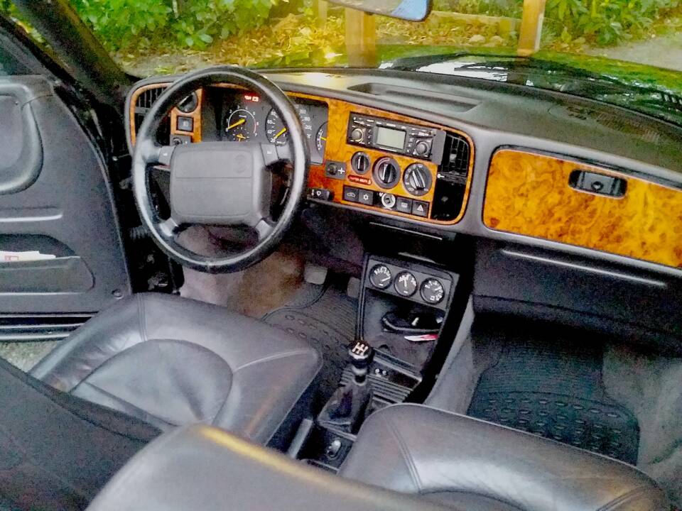 Bild 10/13 von Saab 900 S (1992)