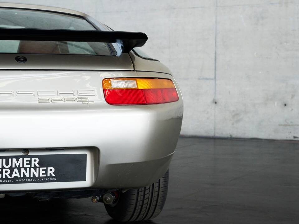 Image 23/50 of Porsche 928 GT (1989)