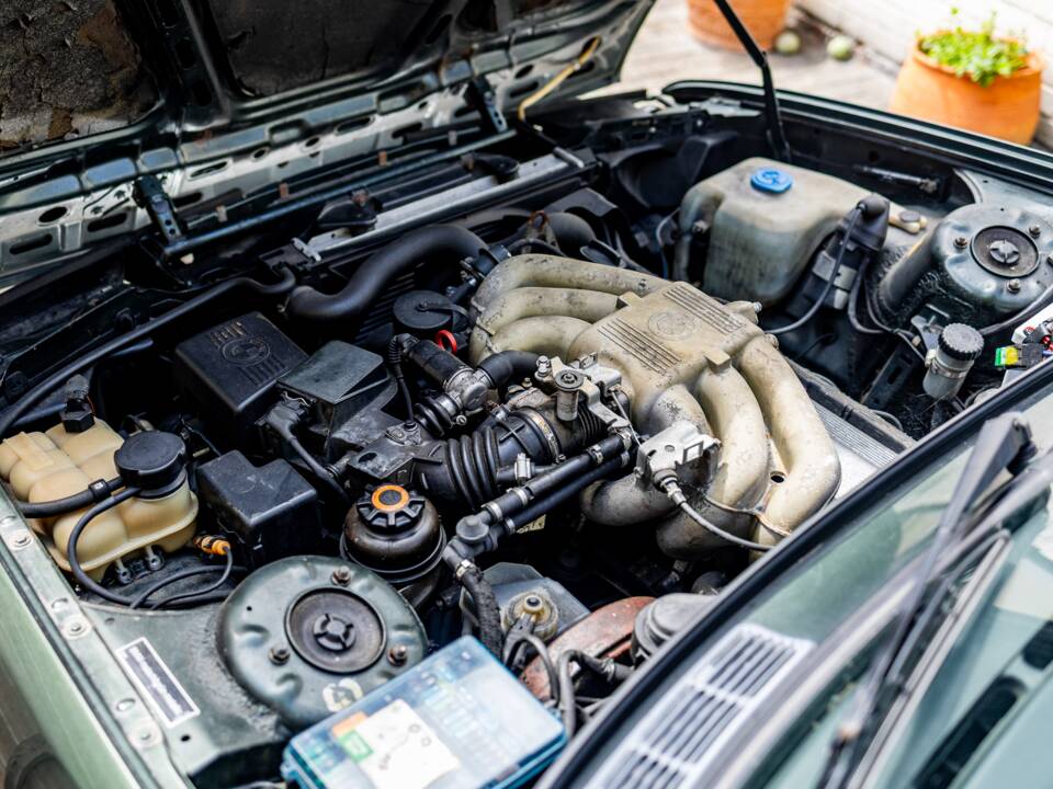 Bild 45/47 von BMW 320i (1990)