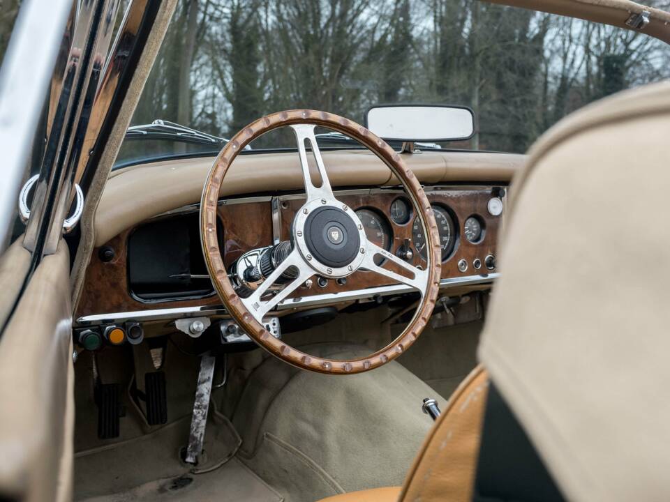 Image 14/25 of Jaguar XK 150 3.8 SE DHC (1960)