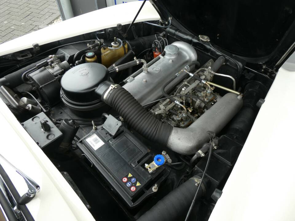 Image 14/27 of Mercedes-Benz 190 SL (1960)