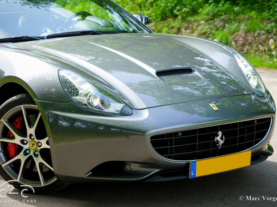 Image 22/85 de Ferrari California (2010)