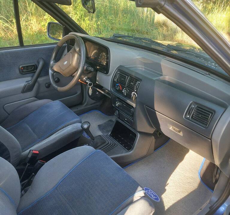 Bild 2/8 von Ford Escort 1.6 Cabrio (1988)