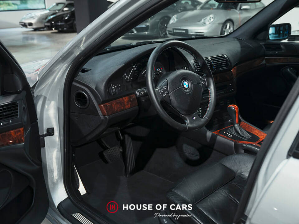 Image 14/23 de BMW 540i (1999)